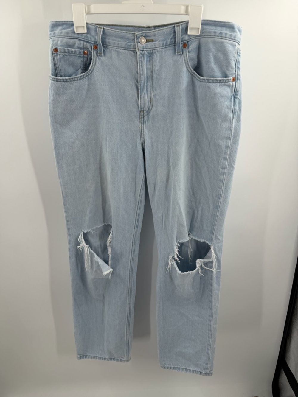 Levi’s Low‎ Pro Straight Light Wash Distressed Knee Rip Jeans Size 32
